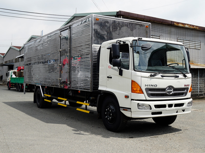 Xe tải hạng trung có tải trọng từ 7 tấn đến 15 tấn.